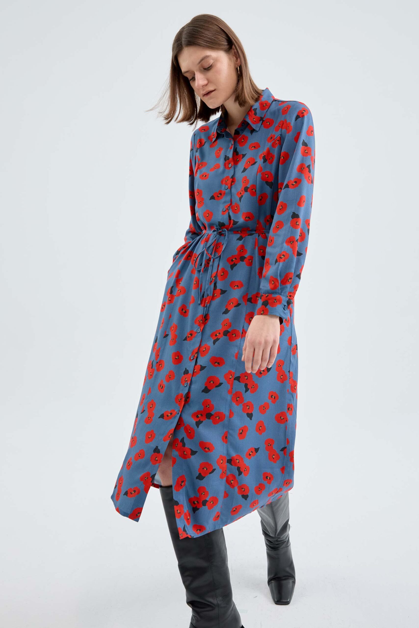 Midi Μπλε Πουκάμισο Φόρεμα Με Κόκκινο Φλοράλ Print Compania Fantastica